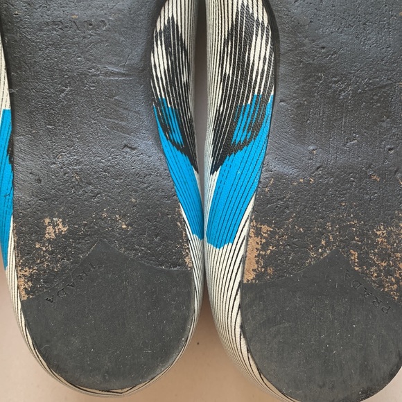 PRADA Graphic-Lips Printed Pointed Toe Ballet Flat White Blue Women’s Size 37.5 - Picture 9 of 13